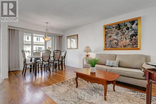287 Macoun Circle, Ottawa, ON - Indoor Photo Showing Living Room