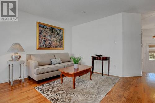 287 Macoun Circle, Ottawa, ON - Indoor Photo Showing Living Room