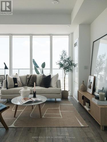1205 - 220 Missinnihe Way, Mississauga, ON - Indoor Photo Showing Living Room