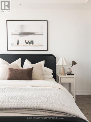 1205 - 220 Missinnihe Way, Mississauga, ON - Indoor Photo Showing Bedroom