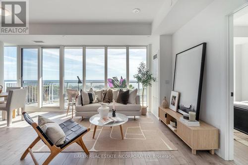 1205 - 220 Missinnihe Way, Mississauga, ON - Indoor Photo Showing Living Room