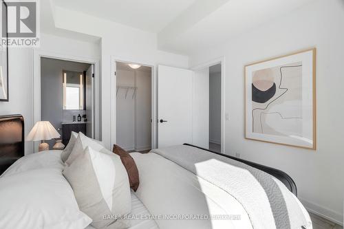 1205 - 220 Missinnihe Way, Mississauga, ON - Indoor Photo Showing Bedroom