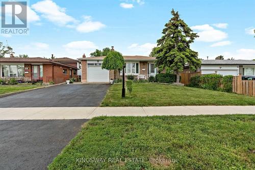 979 FORESTWOOD DRIVE  Mississauga, ON L5C 1G9