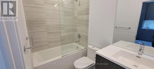 101 - 38 Honeycrisp Crescent, Vaughan, ON - Indoor Photo Showing Bathroom