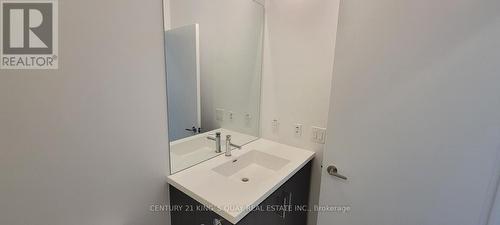101 - 38 Honeycrisp Crescent, Vaughan, ON - Indoor Photo Showing Bathroom
