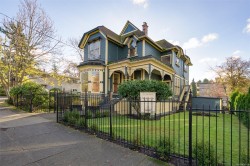 1141 Fort St  Victoria, BC V8V 3K9