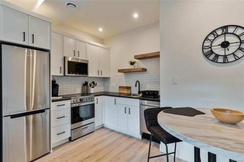 640 Medalist Ave, Colwood, BC 