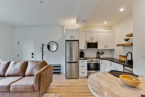 640 Medalist Ave, Colwood, BC 