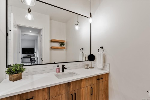 640 Medalist Ave, Colwood, BC 