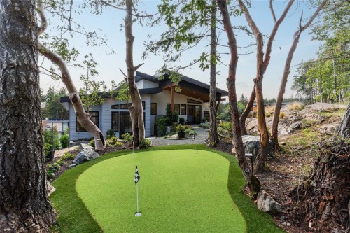 640 Medalist Ave, Colwood, BC 