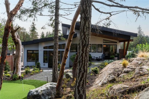 640 Medalist Ave, Colwood, BC 