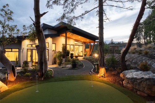 640 Medalist Ave, Colwood, BC 