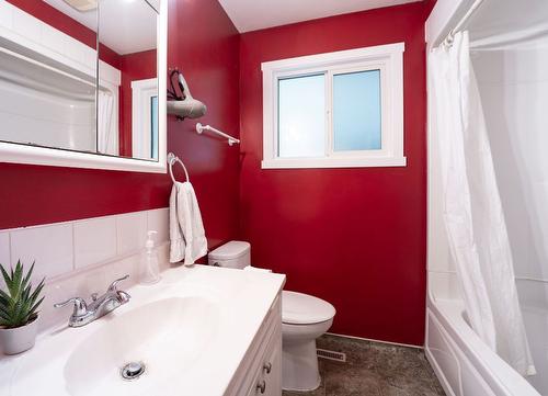 A-1971 Fairway Road, Revelstoke, BC - Indoor Photo Showing Bathroom