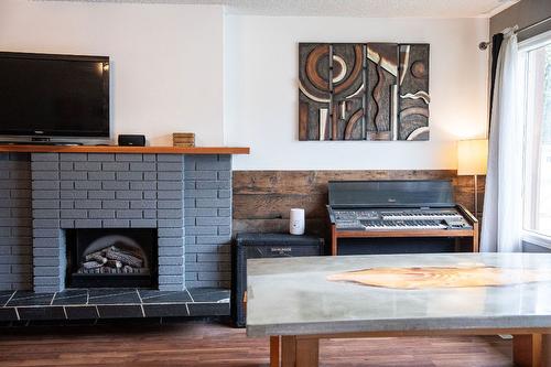 A-1971 Fairway Road, Revelstoke, BC - Indoor Photo Showing Living Room With Fireplace