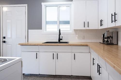 A-1971 Fairway Road, Revelstoke, BC - Indoor Photo Showing Kitchen With Double Sink