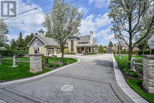 285 Hamilton Drive, Hamilton, ON - Outdoor