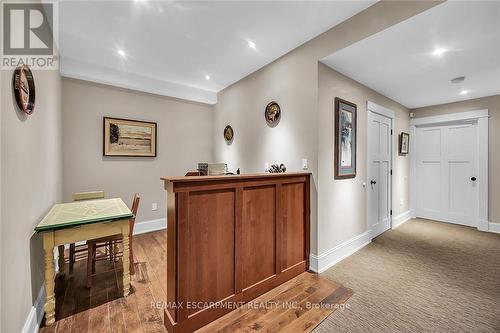 285 Hamilton Drive, Hamilton, ON - Indoor Photo Showing Other Room