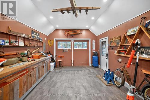 285 Hamilton Drive, Hamilton, ON - Indoor Photo Showing Other Room