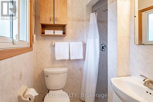 55 Amos Avenue, Waterloo, ON - Indoor Photo Showing Bathroom