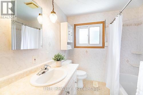 55 Amos Avenue, Waterloo, ON - Indoor Photo Showing Bathroom