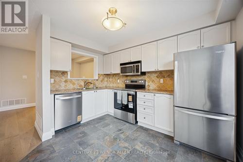 1781 Woodgate Trail, Oshawa, ON - Indoor Photo Showing Kitchen