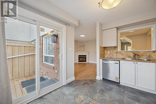 1781 Woodgate Trail, Oshawa, ON - Indoor Photo Showing Kitchen With Double Sink