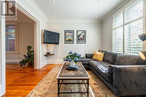 35 Mountain Avenue, Hamilton, ON - Indoor Photo Showing Living Room