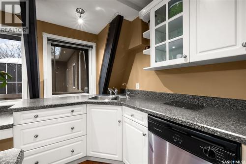 4 2855 Lacon Street, Regina, SK - Indoor Photo Showing Kitchen With Double Sink
