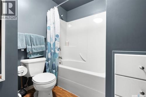 4 2855 Lacon Street, Regina, SK - Indoor Photo Showing Bathroom