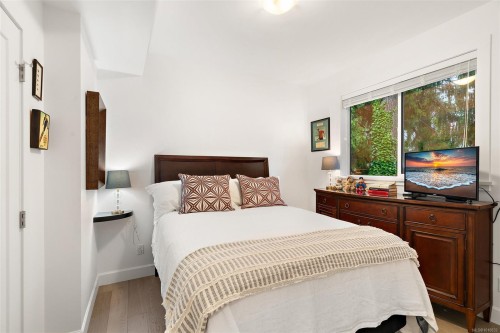 5869 Deuchars Dr, Duncan, BC - Indoor Photo Showing Bedroom