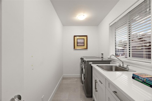 5869 Deuchars Dr, Duncan, BC - Indoor