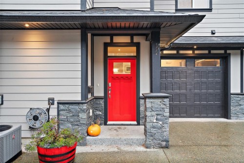 5869 Deuchars Dr, Duncan, BC - Outdoor With Exterior