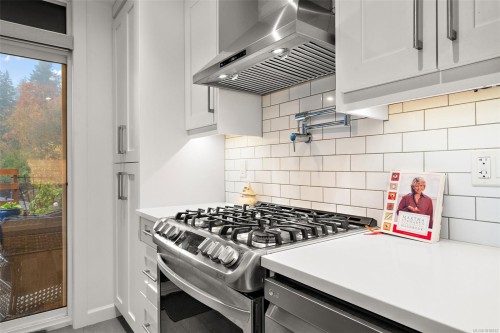 5869 Deuchars Dr, Duncan, BC - Indoor Photo Showing Kitchen With Upgraded Kitchen