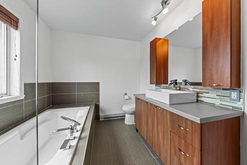 Bathroom - 87 Rue Charles-Yelle, La Prairie, QC - Indoor Photo Showing Bathroom