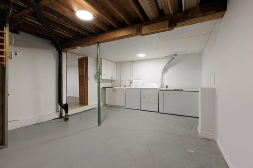 Salle de lavage - 4772 Rue Lake, Dollard-Des-Ormeaux, QC 