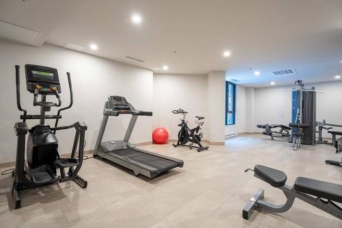 Salle d'exercice - 604-1182 Rue Crescent, Montréal (Ville-Marie), QC - Indoor Photo Showing Gym Room