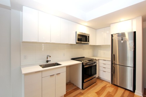 Kitchen - 604-1182 Rue Crescent, Montréal (Ville-Marie), QC - Indoor Photo Showing Kitchen With Upgraded Kitchen