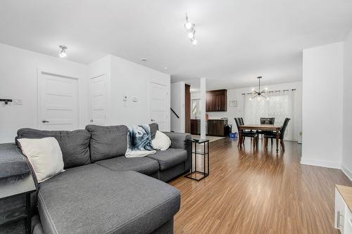 Salon - 1408  - 1410 Rue Poirier, Mascouche, QC - Indoor Photo Showing Living Room