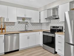 409 87 Kearney Lake Road  Halifax, NS B3M 4H1