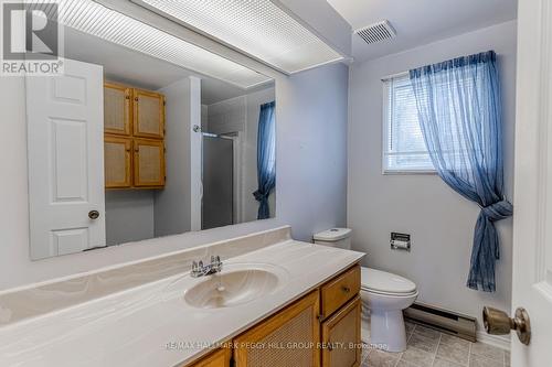 8 Carmans Cove, Innisfil, ON - Indoor Photo Showing Bathroom