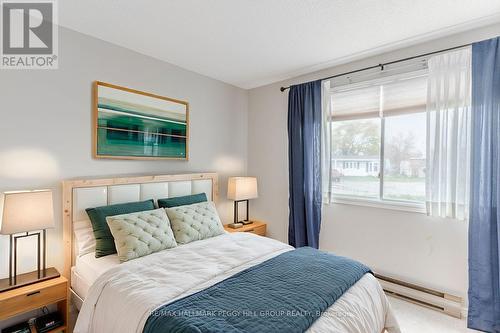 8 Carmans Cove, Innisfil, ON - Indoor Photo Showing Bedroom