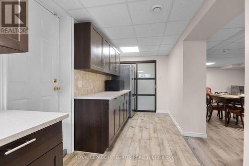 22 Marchbrook Circle, Ottawa, ON - Indoor Photo Showing Kitchen