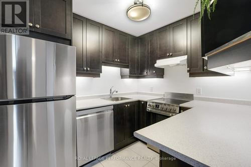 Kitchen - 308 - 475 Laurier Avenue W, Ottawa, ON - Indoor Photo Showing Kitchen With Stainless Steel Kitchen With Upgraded Kitchen