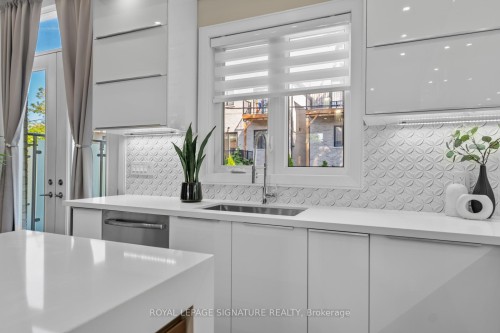 59A Bexhill Avenue, Toronto, ON - Indoor Photo Showing Kitchen With Upgraded Kitchen