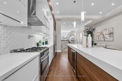 59A Bexhill Avenue, Toronto, ON - Indoor Photo Showing Kitchen With Upgraded Kitchen