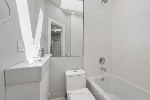 59A Bexhill Avenue, Toronto, ON - Indoor Photo Showing Bathroom