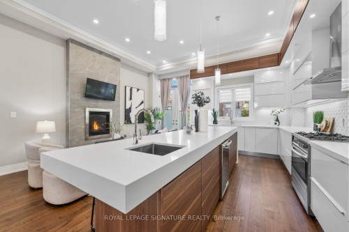 59A Bexhill Avenue, Toronto, ON - Indoor Photo Showing Kitchen With Upgraded Kitchen