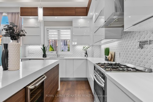 59A Bexhill Avenue, Toronto, ON - Indoor Photo Showing Kitchen With Upgraded Kitchen