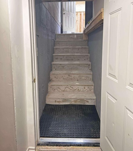 Bsmt-285 Mississaga Street, Oakville, ON - Indoor Photo Showing Other Room