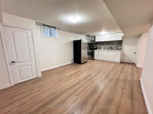 Bsmt-285 Mississaga Street, Oakville, ON - Indoor Photo Showing Kitchen
